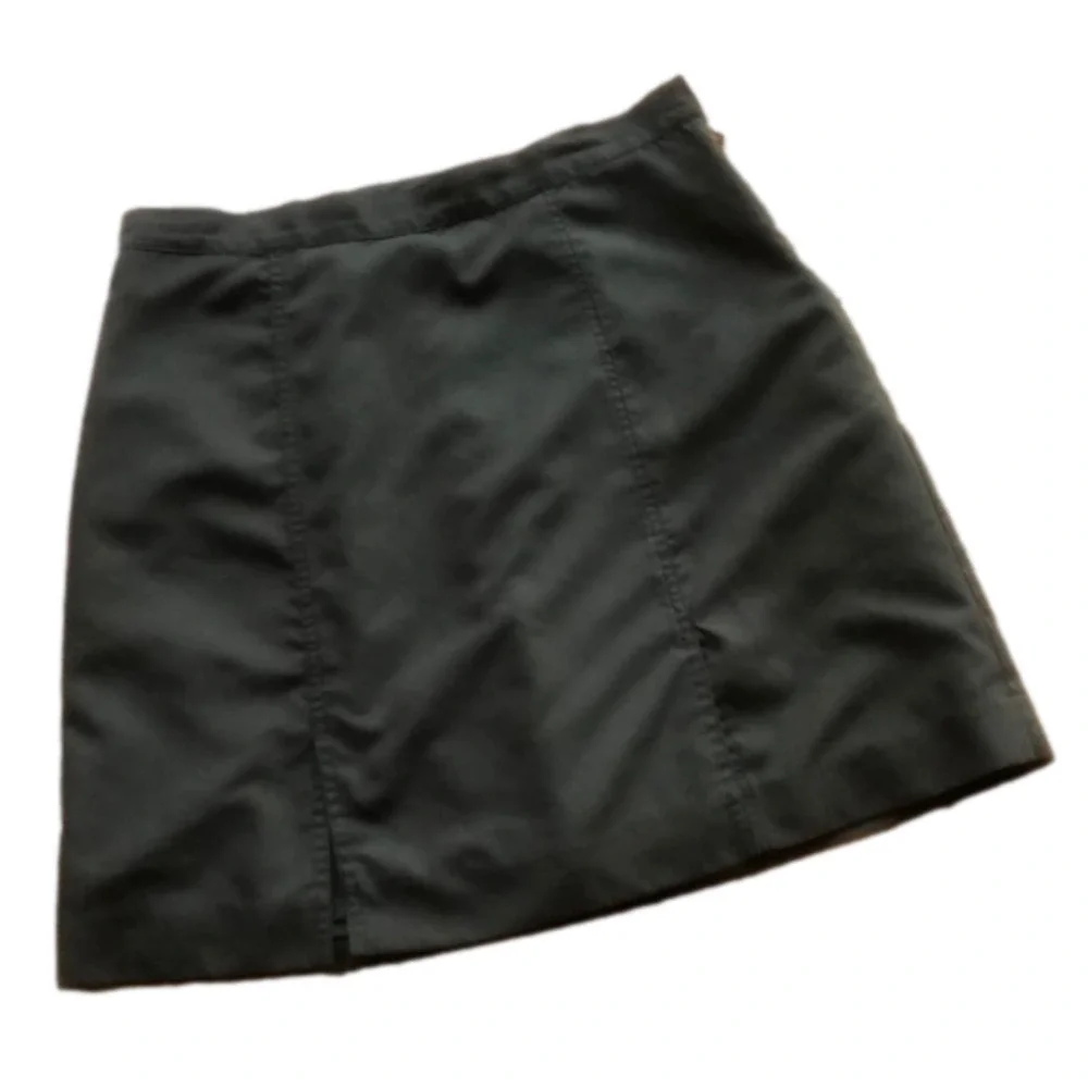 Izod Skort - Size 8